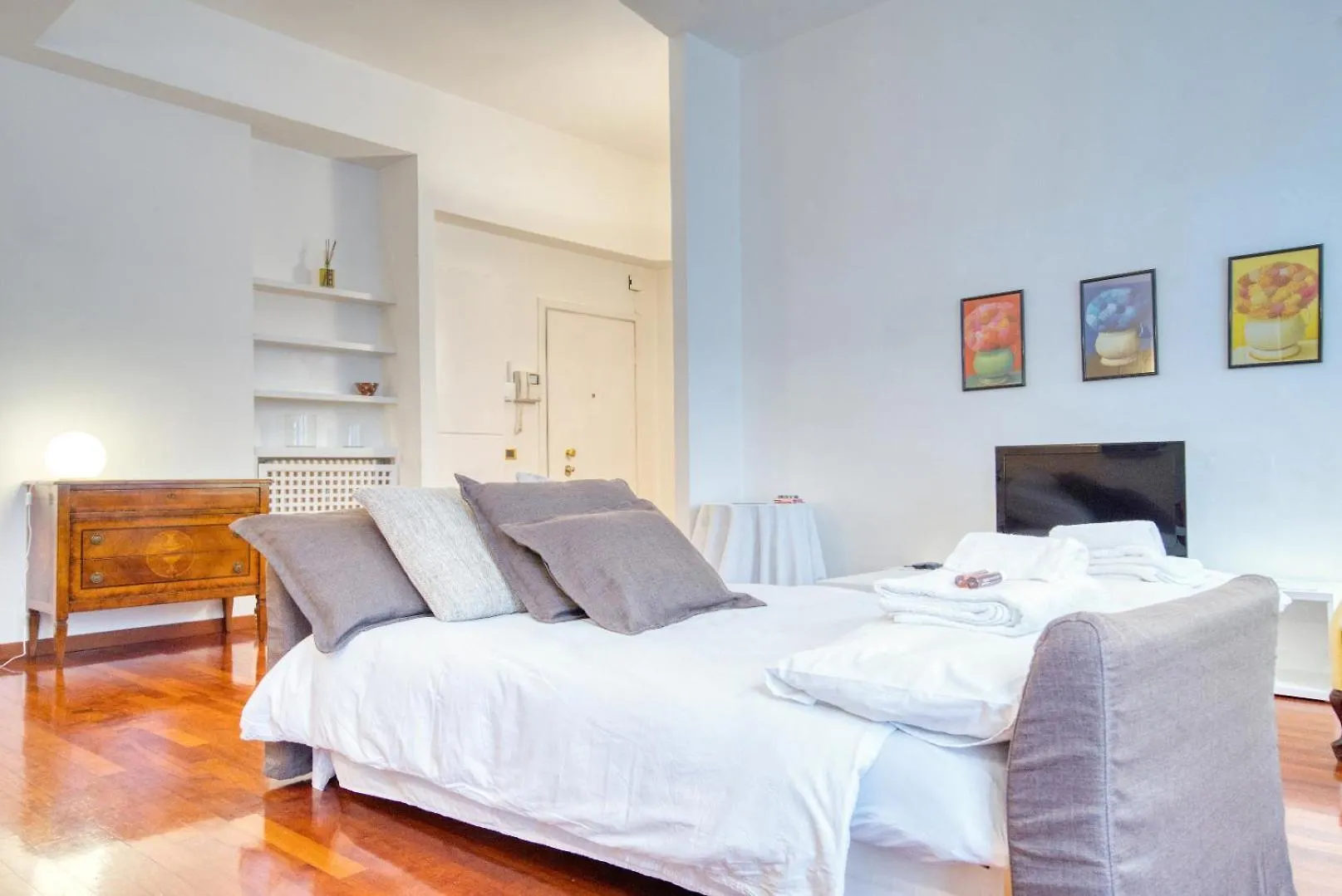 At Home - Turati/Porta Nuova Apartment Milan Italy