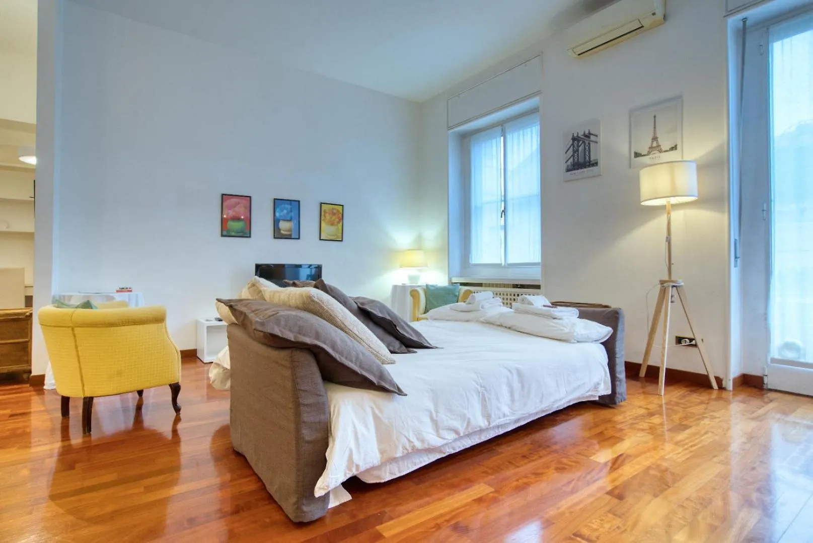 At Home - Turati/Porta Nuova Apartment Milan Italy