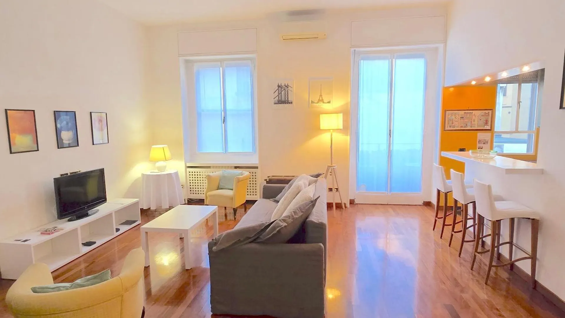 At Home - Turati/Porta Nuova Apartment Milan
